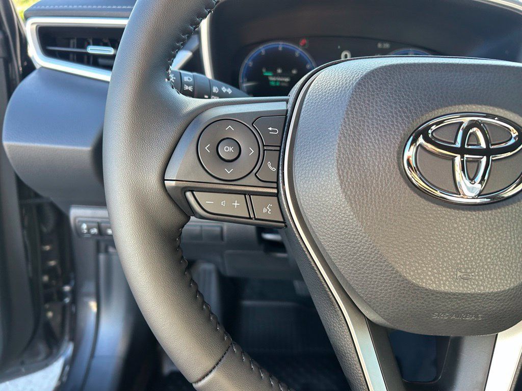 Used 2027 Toyota Corolla XSE FWD image 13