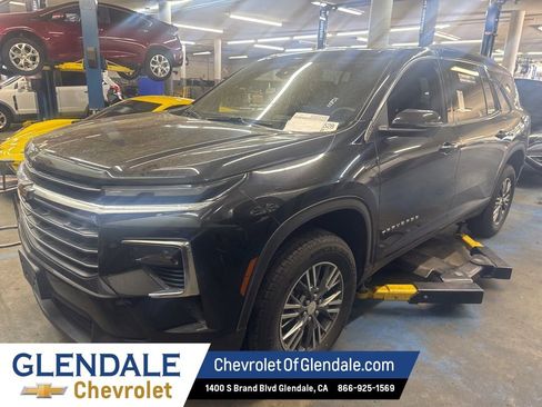 Used 2024 Chevrolet Traverse LT image 1