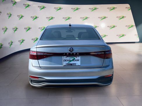 Used 2025 Volkswagen Jetta Sport image 8