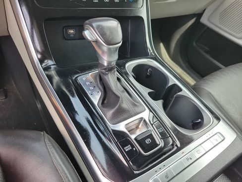 Used 2024 Kia Carnival EX FWD image 25