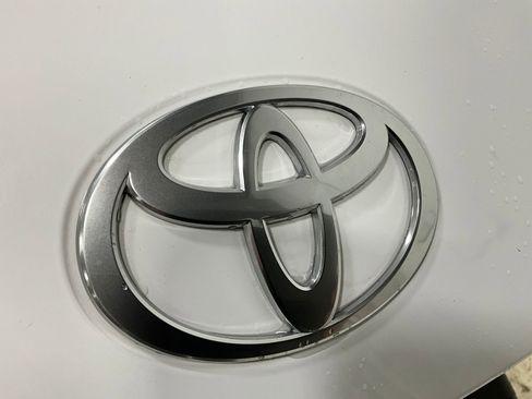 Used 2025 Toyota Camry SE FWD image 27
