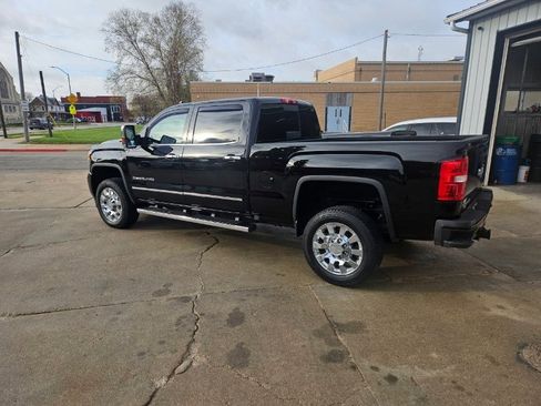 Used 2019 GMC Sierra 2500 Denali w/ Duramax Plus Package image 2