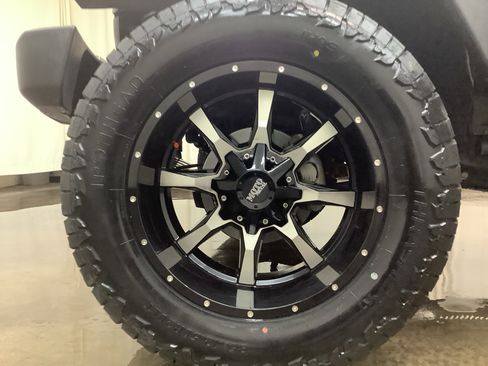 Used 2017 Jeep Wrangler Sport image 29