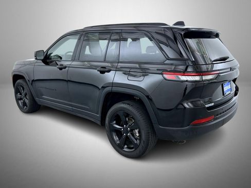 Used 2023 Jeep Grand Cherokee Limited w/ Black Appearance Package AWD/4WD image 7