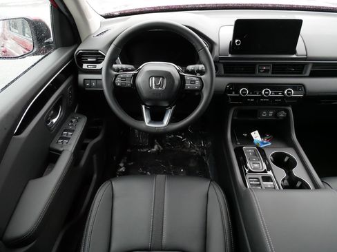 Certified 2025 Honda Pilot EX-L image 9