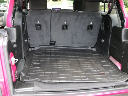 Used 2022 Jeep Wrangler Unlimited Sahara w/ LED Lighting Group AWD/4WD image 27