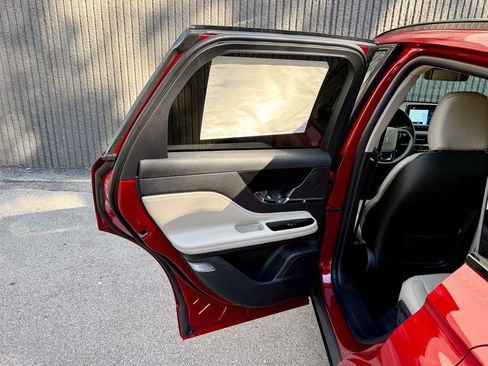 New 2026 Lincoln Corsair Premiere image 14