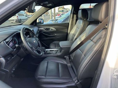 Certified 2023 Chevrolet Traverse LT w/ Rear Camera Mirror Package image 13