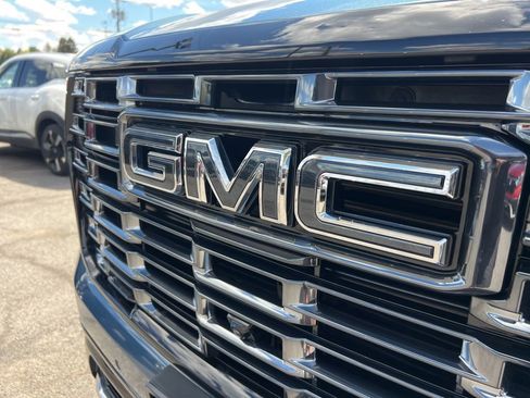 Used 2025 GMC Yukon Denali Ultimate AWD/4WD image 34