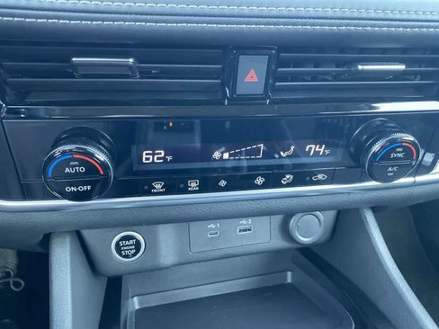 Used 2021 Nissan Rogue SV image 18