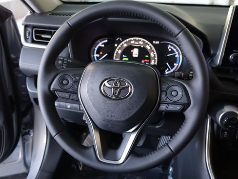 Used 2025 Toyota RAV4 XLE image 13