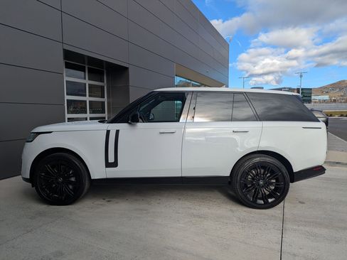 Used 2024 Land Rover Range Rover SE image 11