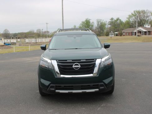 Used 2025 Nissan Pathfinder SL image 3