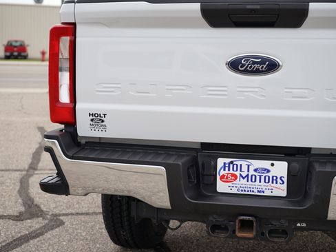 Used 2024 Ford F250 XLT w/ FX4 Off-Road Package image 12