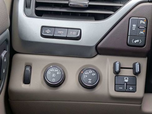 Used 2016 Chevrolet Suburban LTZ image 29