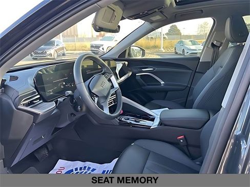 Used 2025 Audi Q5 Premium w/ Convenience Package image 19