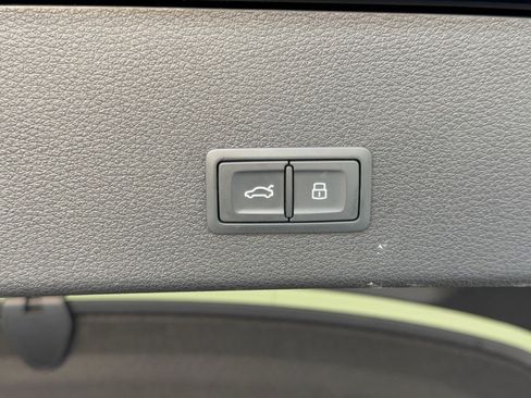 Used 2020 Audi e-tron Premium Plus AWD/4WD image 28