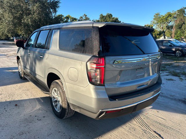 Used 2024 Chevrolet Suburban LT RWD image 3
