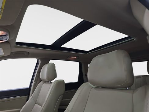 Used 2014 Jeep Grand Cherokee Limited w/ Luxury Group II image 33