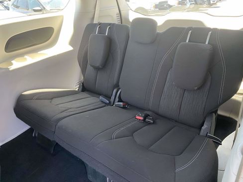 Used 2022 Chrysler Voyager LX FWD image 11
