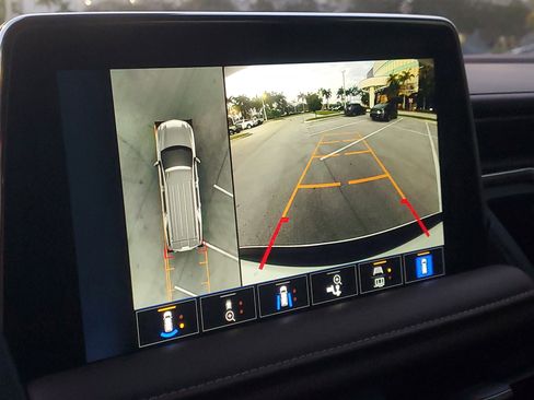 Used 2023 Chevrolet Suburban High Country image 29