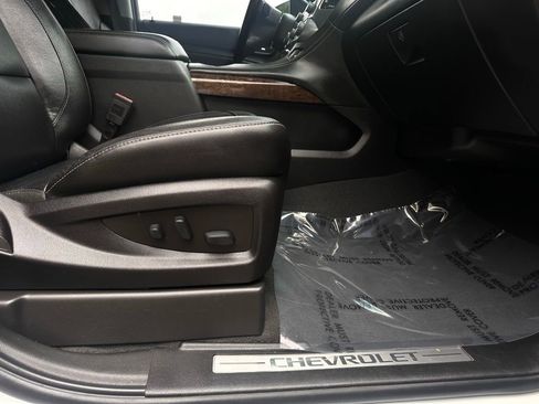 Used 2019 Chevrolet Tahoe LT w/ Luxury Package RWD image 31