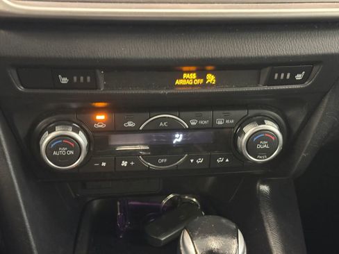 Used 2018 MAZDA MAZDA3 Touring image 44