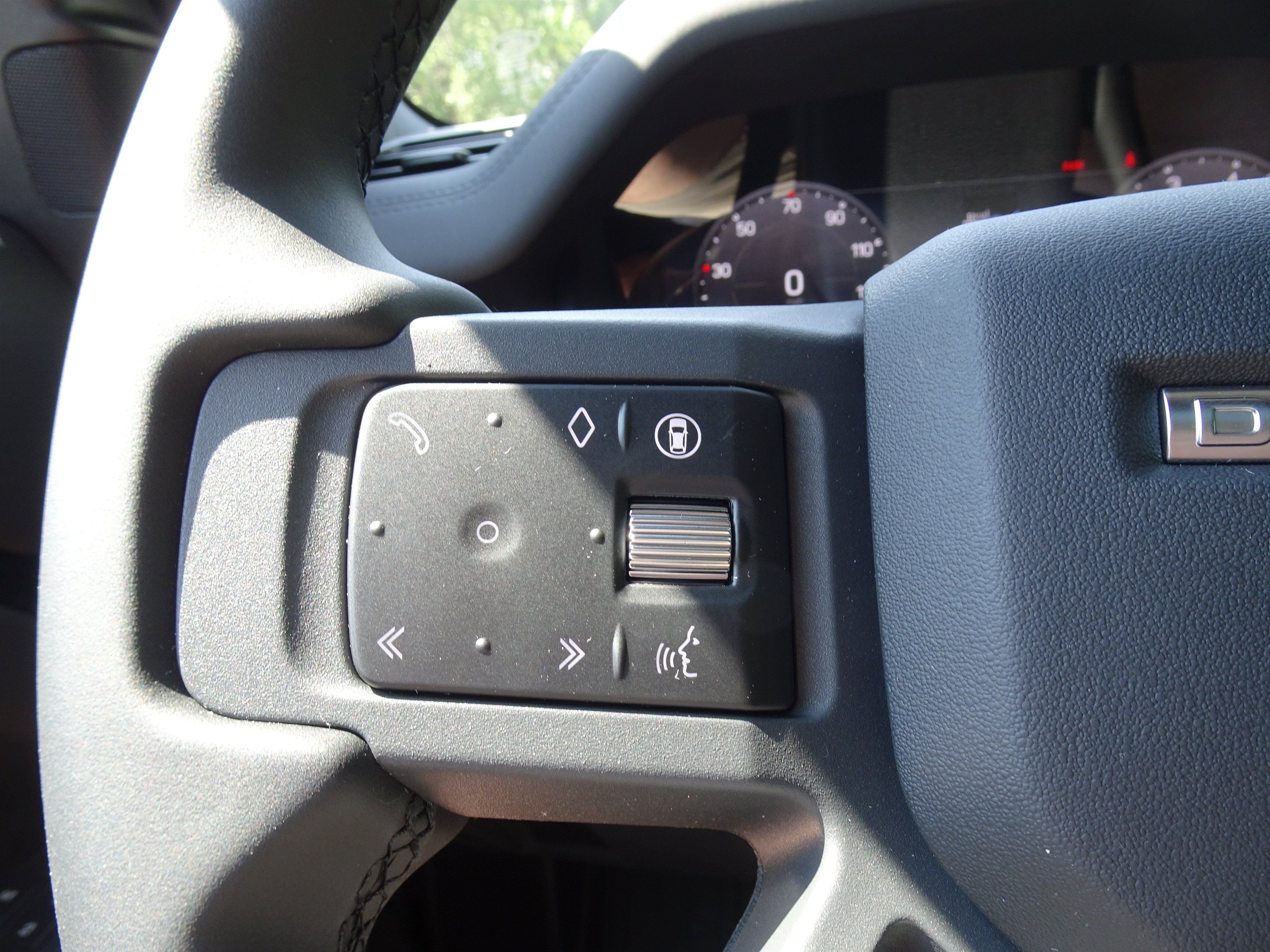 Certified 2025 Land Rover Defender 110 S AWD/4WD image 28