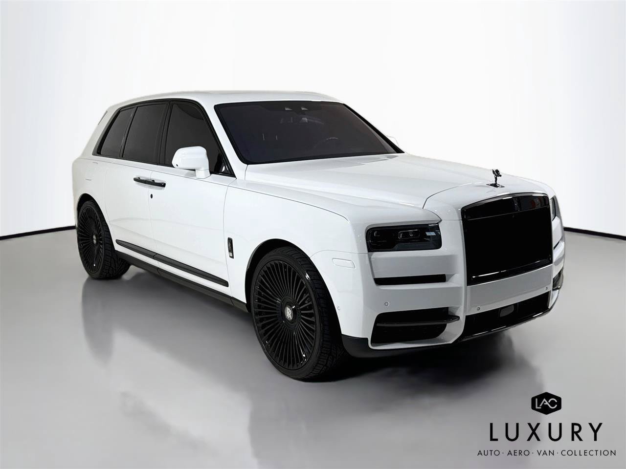 Used 2023 Rolls-Royce Cullinan Black Badge w/ Dark Exterior Package AWD/4WD image 2