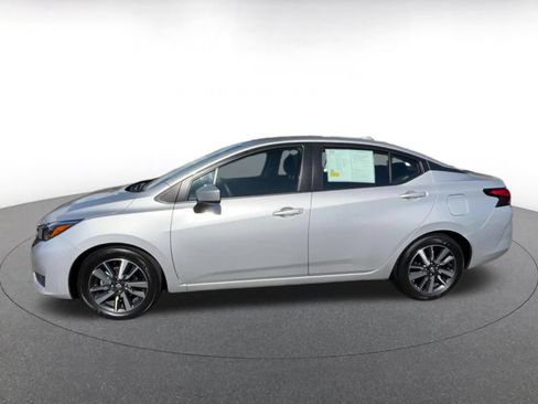 Used 2025 Nissan Versa SV FWD image 9