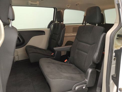 Used 2019 Dodge Grand Caravan SE w/ UConnect Hands-Free Group FWD image 18