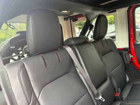 Used 2024 Jeep Wrangler Unlimited Sahara w/ Technology Group AWD/4WD image 34