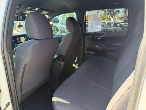 Used 2019 Toyota Tacoma TRD Sport w/ Technology Package AWD/4WD image 12