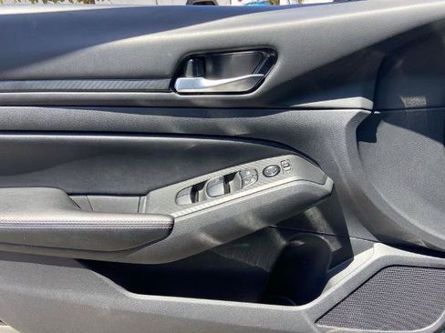 Used 2025 Nissan Altima 2.5 SV FWD image 15