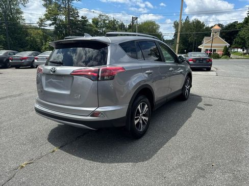 Used 2018 Toyota RAV4 XLE AWD/4WD image 9