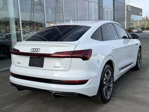 Used 2022 Audi e-tron Premium w/ Convenience Plus Package image 7