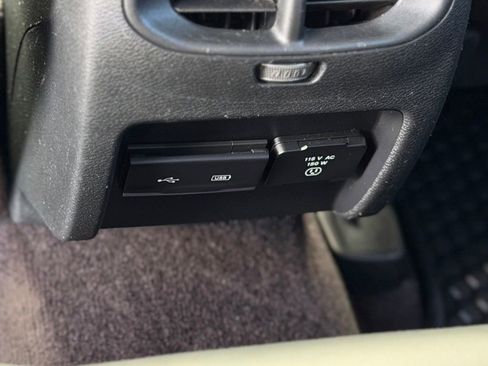 Used 2019 Jeep Cherokee Trailhawk AWD/4WD image 8