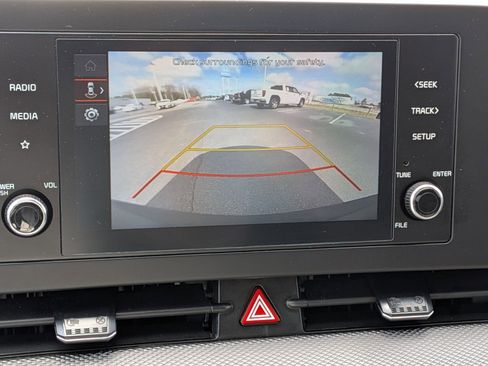 Used 2025 Kia Sportage LX image 23