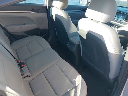 Used 2017 Hyundai Elantra SE image 32