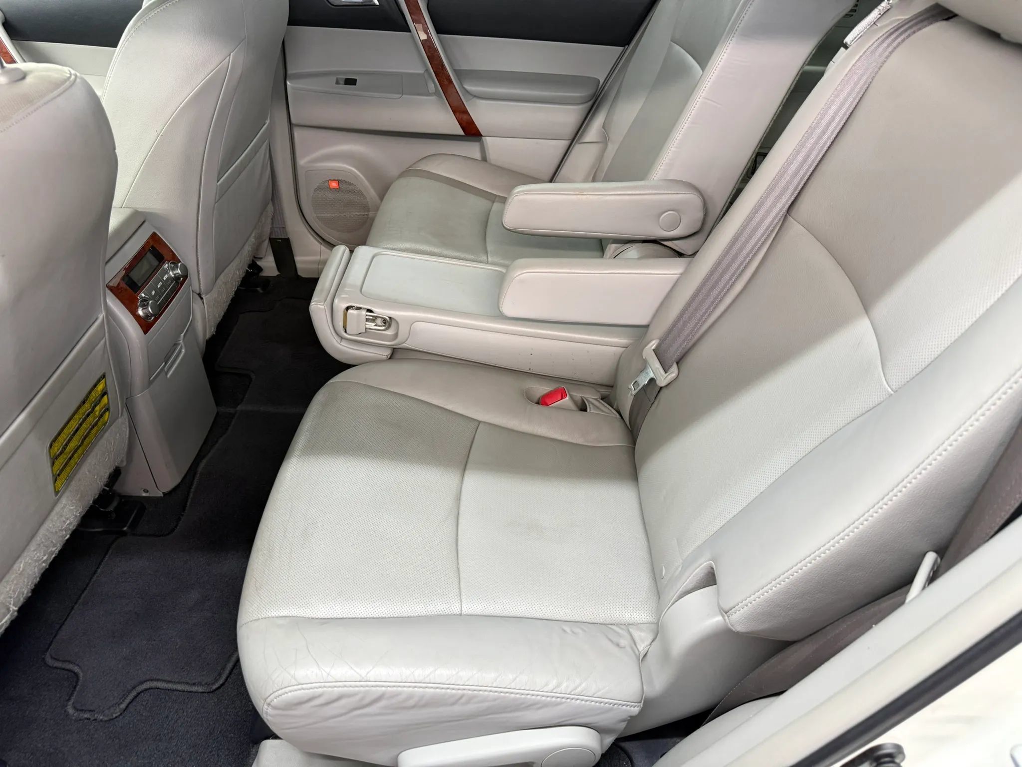 Used 2013 Toyota Highlander Limited AWD/4WD image 19