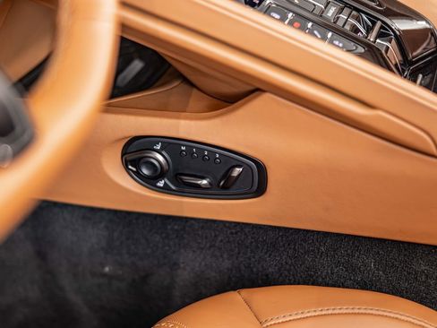 Used 2025 Aston Martin DB12 Convertible RWD image 21
