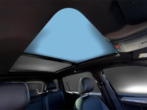 Used 2023 Volkswagen Tiguan SE R-Line image 16