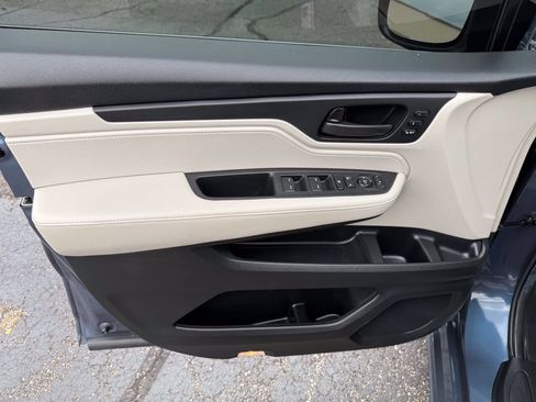 Used 2025 Honda Odyssey Touring image 12