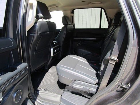 Used 2022 Ford Expedition XLT image 10