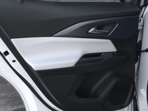 Used 2025 Chevrolet Equinox EV LT image 30