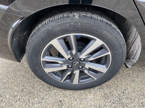 Used 2025 Nissan Versa SV image 29