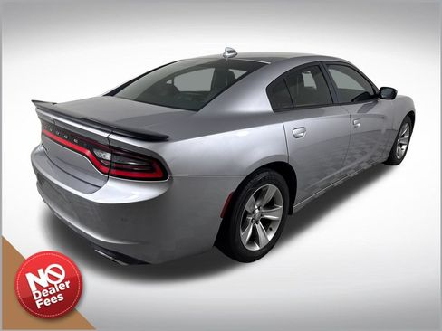 Used 2016 Dodge Charger SXT w/ Premium Group RWD image 3