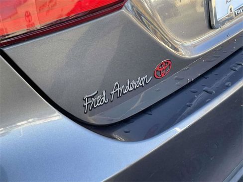 Used 2019 Toyota Camry LE image 11