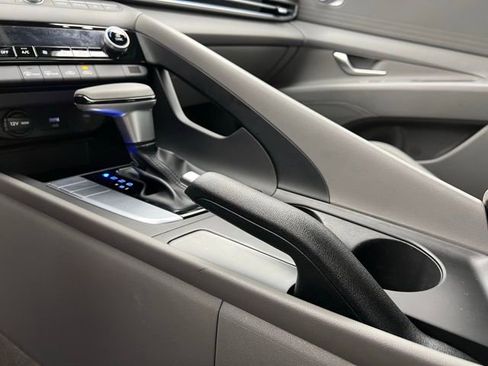 Used 2024 Hyundai Elantra SEL image 17