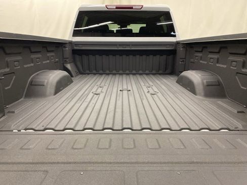 Used 2024 Chevrolet Silverado 2500 Custom w/ Custom Value Package image 8